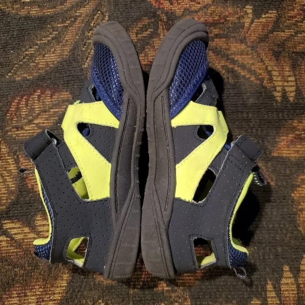 OshKosh B'Gosh Water Shoes Size 12/18.1 cm